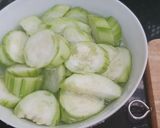 Hình bước làm 2 của món Mì ý tôm xào măng tây và mướp