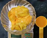 A picture of step 1 of Woon Mamuang (Mango Coconut jelly cubes).