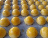 Foto langkah ke 8 dari resep Nastar renyah berikut tips kinclong agar tdk retak dan melebar.