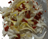 Foto del paso 3 de la receta: Dorada a la sal con cebolla y longaniza