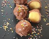A picture of step 5 of Sattu chocolate ball.