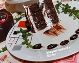 A picture of step 15 of Chocolate cake with whip cream.