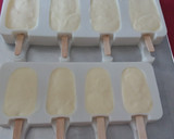 Foto del paso 2 de la receta: Paletas de helado de leche y chocolate blanco (polos)