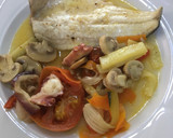 Foto del paso 2 de la receta: Lubina a la lekue hecha en microondas con verduras 🍄🌶🥒🥕