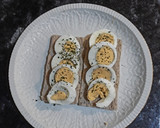 Foto del paso 1 de la receta: Huevo duro especiado con tostadas de trigo sarraceno