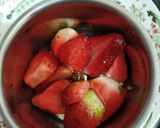 A picture of step 1 of Frozen strawberry Yoghurt.