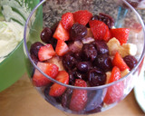 Foto del paso 2 de la receta: Fresas y cerezas con bizcochos