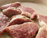Foto del paso 1 de la receta: Posta de cerdo con salsa cremosa