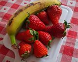 Foto del passaggio 1 della ricetta Gelato Cremoso alle Fragole e Banana con Stevia 🍨🍓🍌