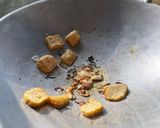 Gambar langkah 2 resipi Mee Segera Goreng.
