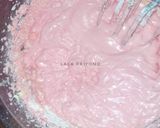 Foto langkah ke 5 dari resep Strawberry Milk Chiffon Cake.