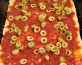 Foto del paso 4 de la receta: Pizza con muzzarela y aceitunas 🍕😋