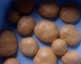 Foto langkah ke 3 dari resep Bola - Bola Donat Simple.