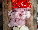 Foto langkah ke 2 dari resep Tumis Ikan Asin dan Terong Gelatik.