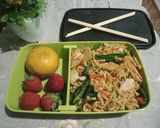 Foto langkah ke 6 dari resep Mie Goreng Bumbu Simpel Pedas.