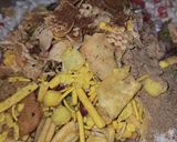 A picture of step 4 of Bombay Bhel Puri.