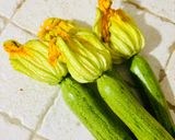 A picture of step 3 of Stuffed zucchini flowers.