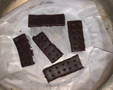 சாக்லெட் க்ரீம் பிஸ்கட் (போர்பன் பிஸ்கட்) (Chocolate cream biscuit recipe in tamil) ரெசிபி ஸ்டேப் 7 புகைப்படம்