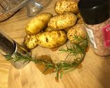 Foto del paso 1 de la receta: Papitas con romero
