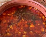 Sparhelten, cserépedényben főtt babgulyás füstölt csülökkel.....házi barackpálinkával😉 recept fázis 6 fotója