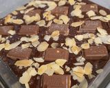 Foto langkah ke 8 dari resep Triple Chocolates Almond Brownies.