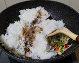 Foto langkah ke 4 dari resep Nasi Goreng Minimalis.