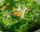 Hình bước làm 2 của món Canh cải ngọt bông cải nấu tôm thịt