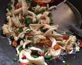 Foto langkah ke 4 dari resep Tumis Jamur Tiram.