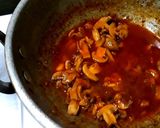 A picture of step 3 of Red chilli mushroom gravy.