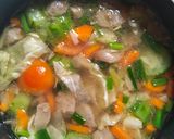 Foto langkah ke 4 dari resep Sup Bening Oyong Wortel.