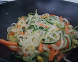 Foto del paso 4 de la receta: Wok de verduras y gambas al curry