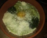 Foto del paso 2 de la receta: Puré de brócoli gratinado y huevo escondido