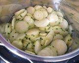Une image de l'étape 1 de Gratin de courgettes au fromage.