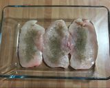 Foto del paso 2 de la receta Pollo al pesto horneado