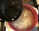 Foto del paso 3 de la receta: Consomé con huevo