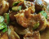 รูปขั้นตอนการทำที่ 3 ของ ผัดเครื่องแกงกุ้งสะตอแดนใต้