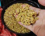 A picture of step 1 of Matki Tadka.