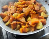 A picture of step 4 of Pumpkin ki sabji.