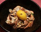 Foto del paso 19 de la receta: Jurel de cola rosada con manto de gambas y almejas