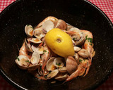 Foto del paso 19 de la receta: Jurel de cola rosada con manto de gambas y almejas