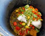 A picture of step 2 of Veg Tahri.