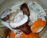 Hình bước làm 2 của món Cơm Cháy Sốt Nấm Rong Biển (Món Chay)