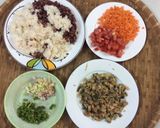 Hình bước làm 4 của món Khô cá Sặc chiên cơm hai màu