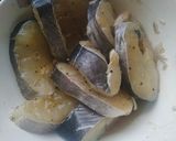 Hình bước làm 2 của món Catfish kho tộ (công thức để kho các loại cá da trơn)