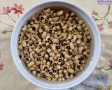 Foto del passaggio 2 della ricetta Totani in umido con fagioli occhio nero