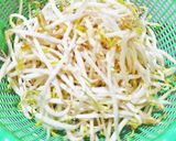 Foto langkah ke 1 dari resep Tauge cah ikan asin simple.