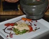 Foto del paso 4 de la receta Ensalada de pollo a baja temperatura sobre lecho de lechugas y vinagreta de sal de hierbas