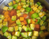 Foto del paso 3 de la receta: Guisito de porotos frutillas con chorizo, panceta y verduras