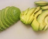 Hình bước làm 1 của món Sandwich phômai và quả Bơ đơn giản cho bữa sáng 🥑