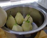 Foto del paso 1 de la receta: Peras al vino